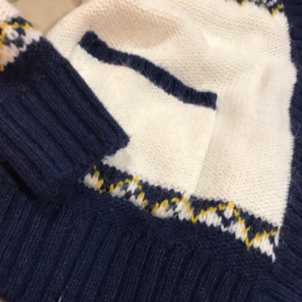 American eagle sweater. - Picture 3 of 7